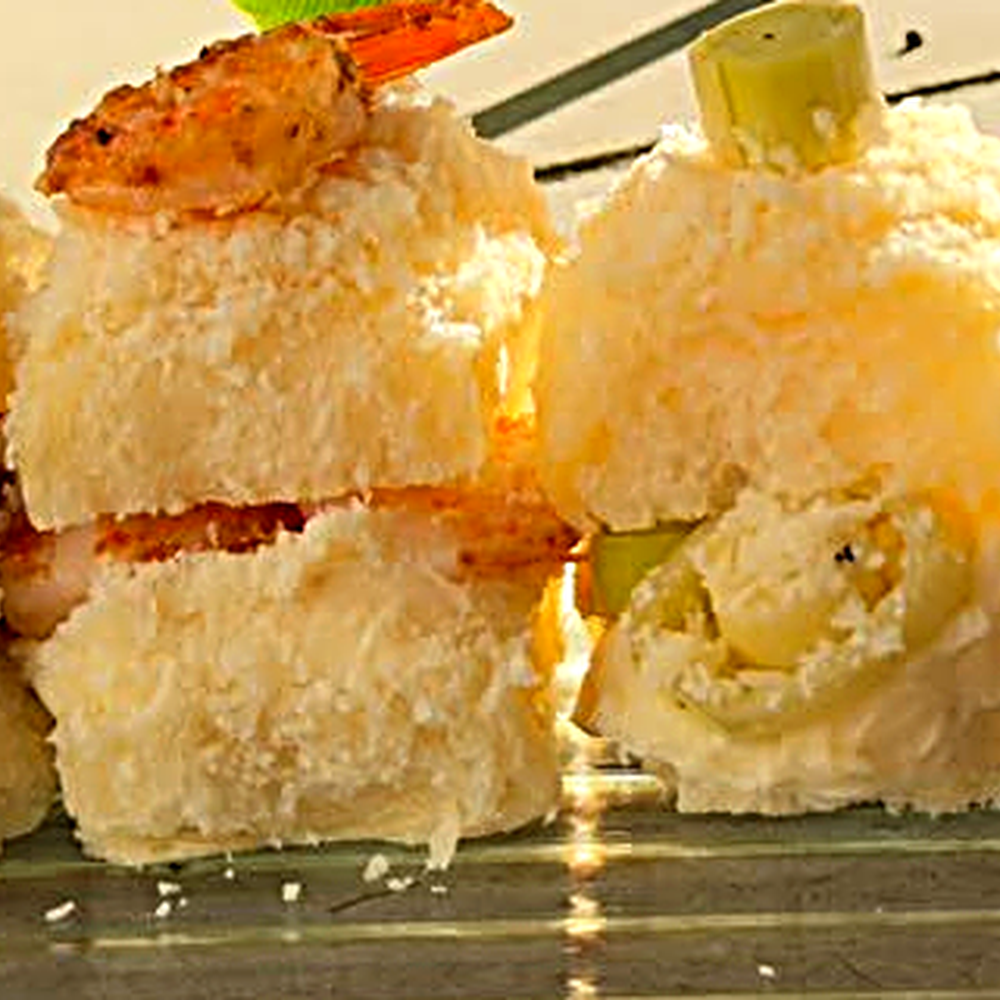 Detalhe do pãozinho com camarão e palmito